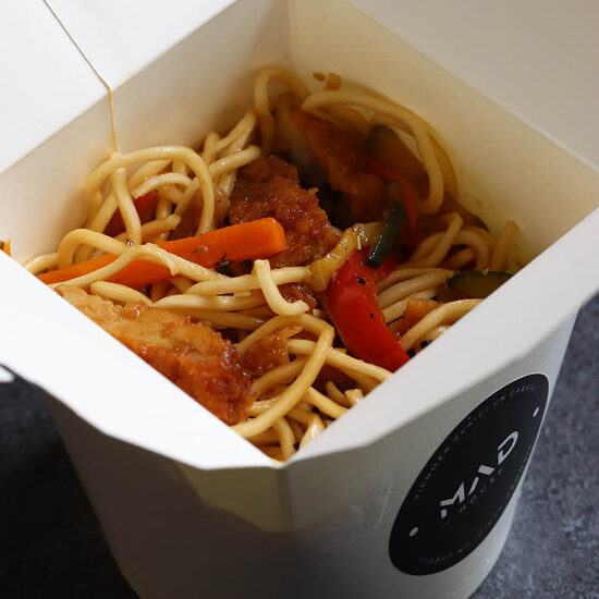 Wok ar cūkgaļu teriyaki mērcē