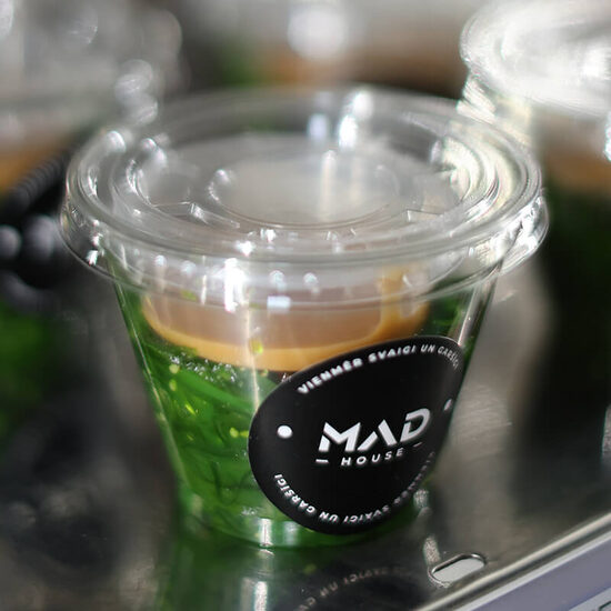 Wakame ar riekstu mērci