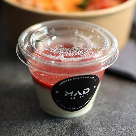 Panna Cotta ar zemeņu džemu